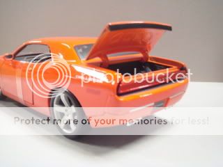 18 Maisto 2006 Dodge Challenger Concept Orange  
